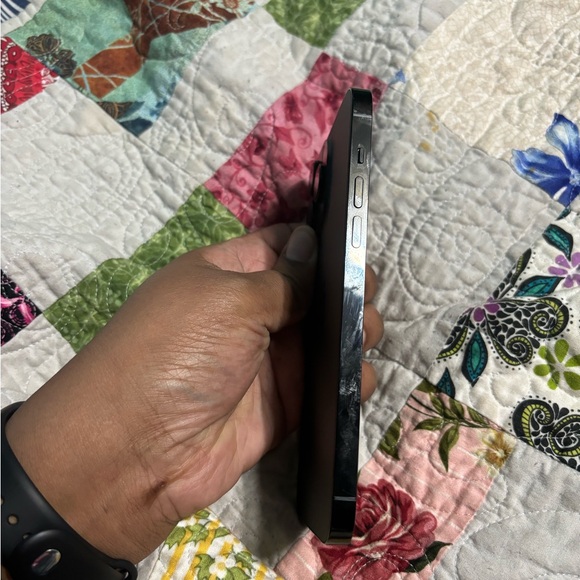 I’m selling an iPhone 14 pro max 256 gb unlocked flawless - Picture 6 of 10